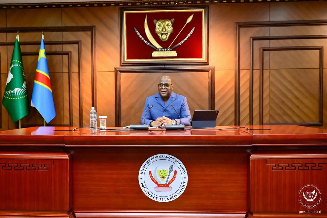 Avant de s’envoler pour l’Italie afin de prendre part aux obsèques de sa sainteté le Pape François prévues, ce samedi 26 avril 2025 au Vatican, le Chef de l’État Félix Tshisekedi a présidé ce vendredi 25 avril 2025 à la Cité de l’Union africaine, la 41ème réunion ordinaire du Conseil des ministres. Outre la communication du Président de la République, cette rencontre hebdomadaire du gouvernement a abordé la question relative à la situation sécuritaire, humanitaire et épidémiologique dans le pays.