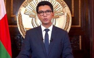 3009-131927-madagascar-les-citoyens-appeles-a-postuler-pour-former-un-nouveau-gouvernement_M
